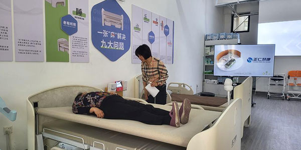 正仁慧康携手山东健康物业集团与章丘逸乐医院盛大开展义诊活动