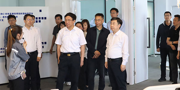 青岛市人大常委会主任王鲁明带队莅临正仁慧康调研指导