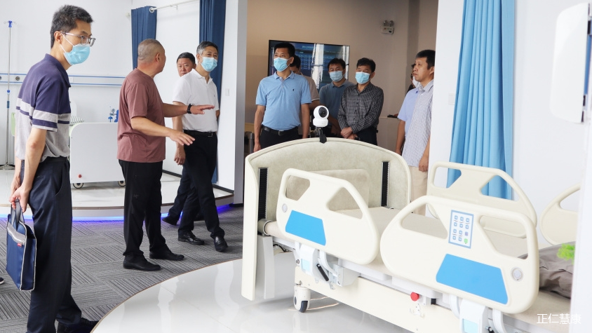 1662531977681825.png 民政部国家康复辅具研究中心纪委书记芦文彬一行三人莅临正仁慧康(青岛)智能科技有限责任公司考察调研参观柔性翻身智能床.png